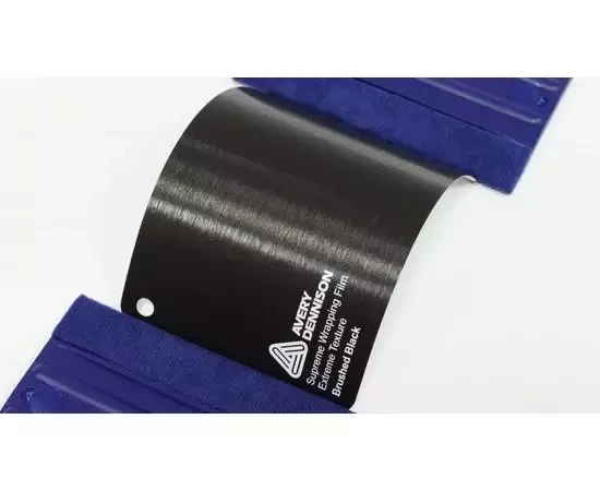 Черная матовая виниловая пленка AVERY SUPREME BRUSHED BLACK